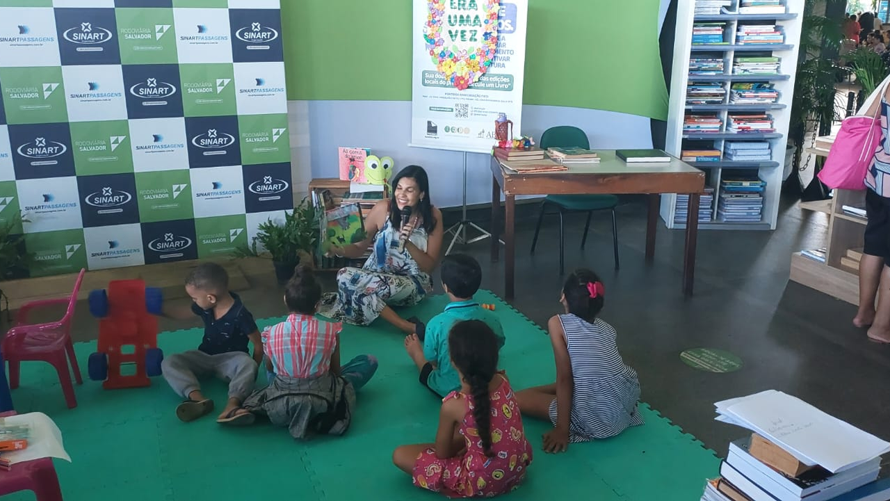 #CirculeUmLivro rodoviária 25_04_2024 (1)