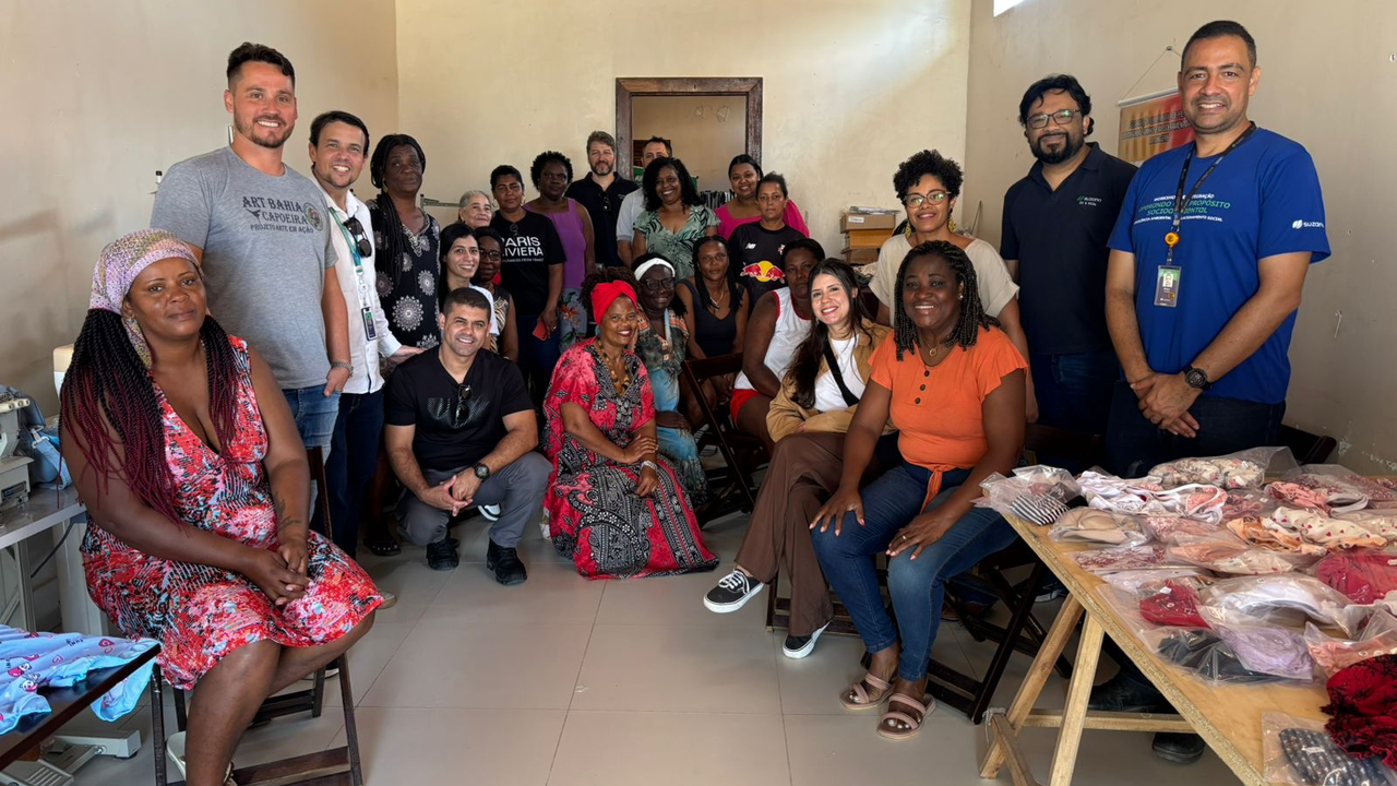 Equipe da Suzano visita costureiras de Helvécia