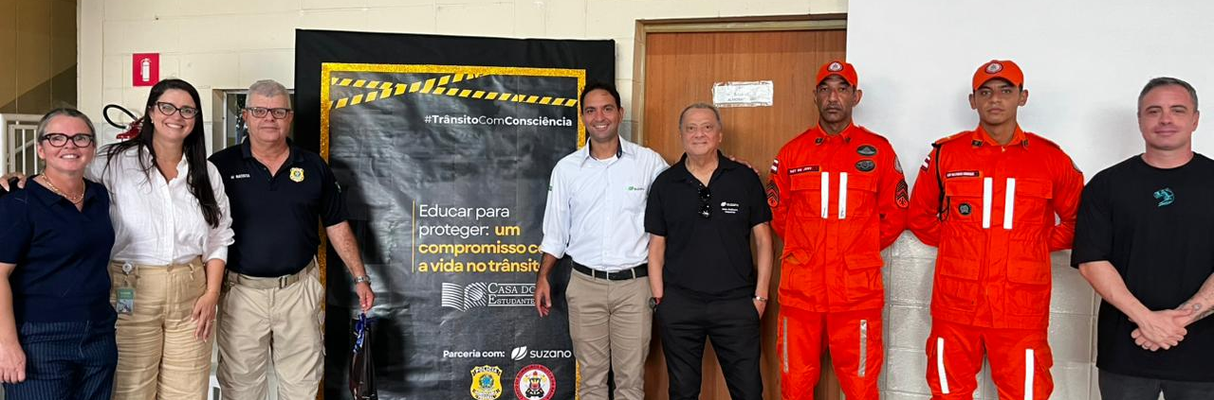Equipes da Suzano, PRF e Corpo de Bombeiros visitam escolas