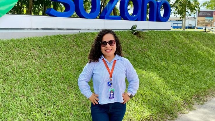 Thais Regina Gois 01