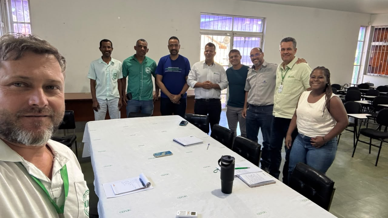 Reunião técnica em Teixeira de Freitas entre ADAB, PAFS e Suzano