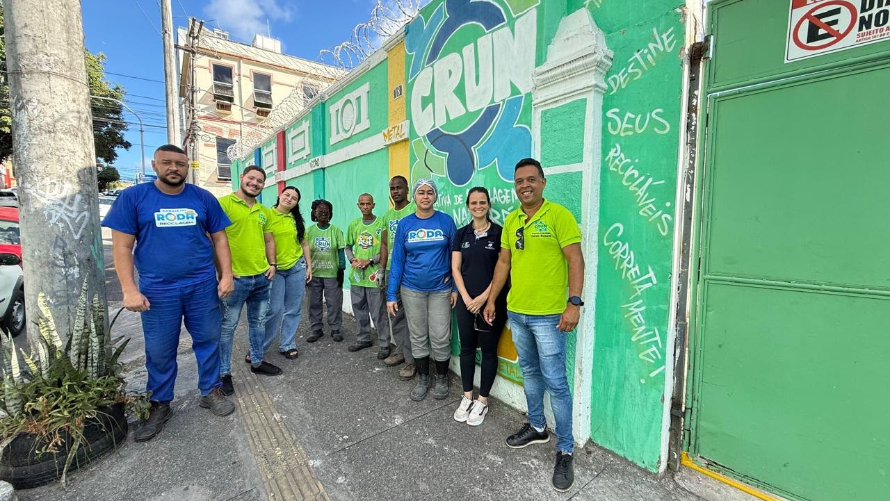 Equipe da Suzano em visita a organização de catadores, em Salvador (BA). Fotos: Divulgação.