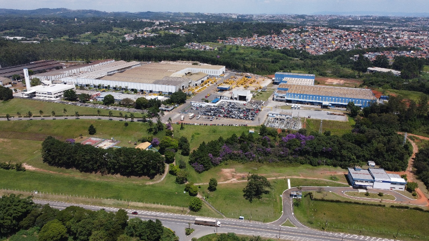 Komatsu celebra 50 anos de sua fábrica no Brasil com novo  ciclo de investimento e foco em mercados internacionais